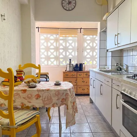 Apartment 2 Bedroom With Sea View